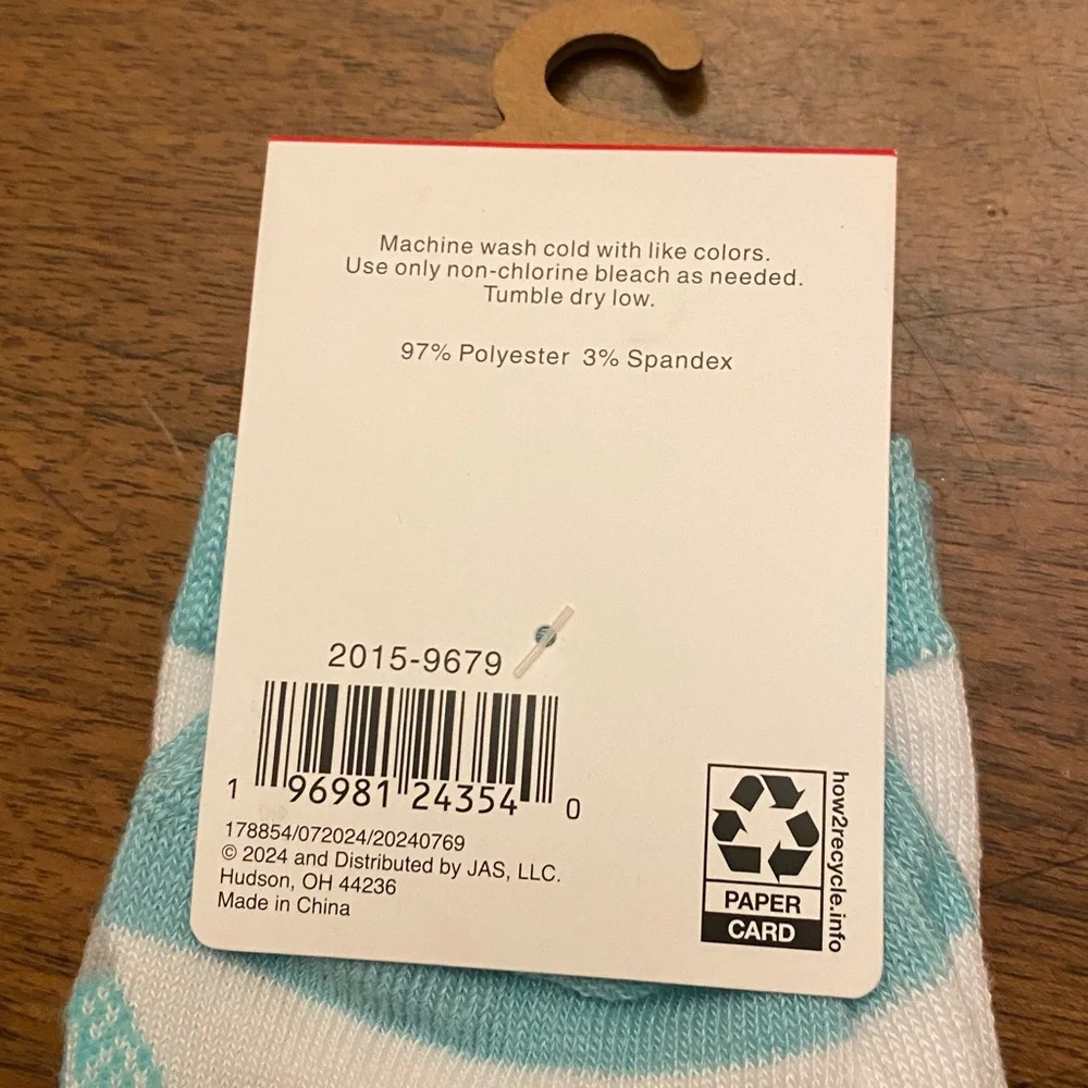 FREE Holiday Socks Baking Through the Snow